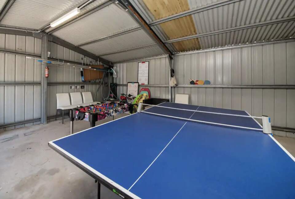 Waterfall Gully Retreat with Pool - Rosebud, Australia