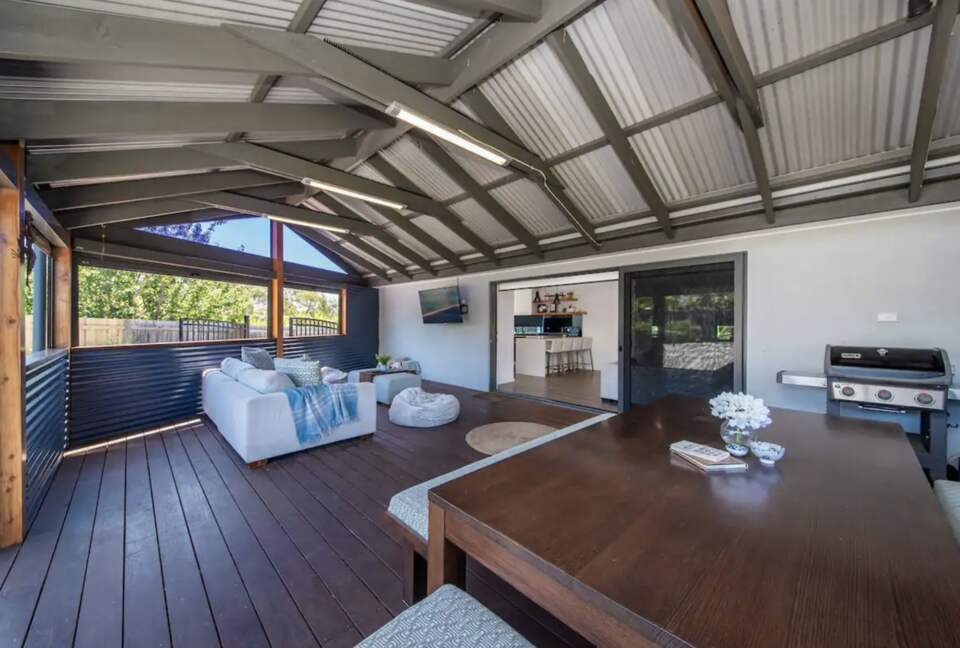 Waterfall Gully Retreat with Pool - Rosebud, Australia