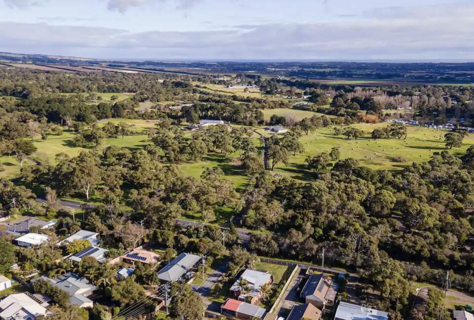 Waterfall Gully Retreat with Pool - Rosebud, Australia