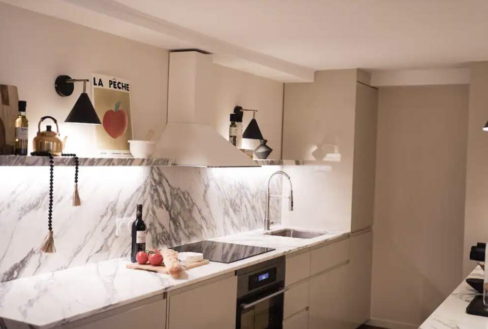 Elegant Parisian Apartment with Patio - Paris, France