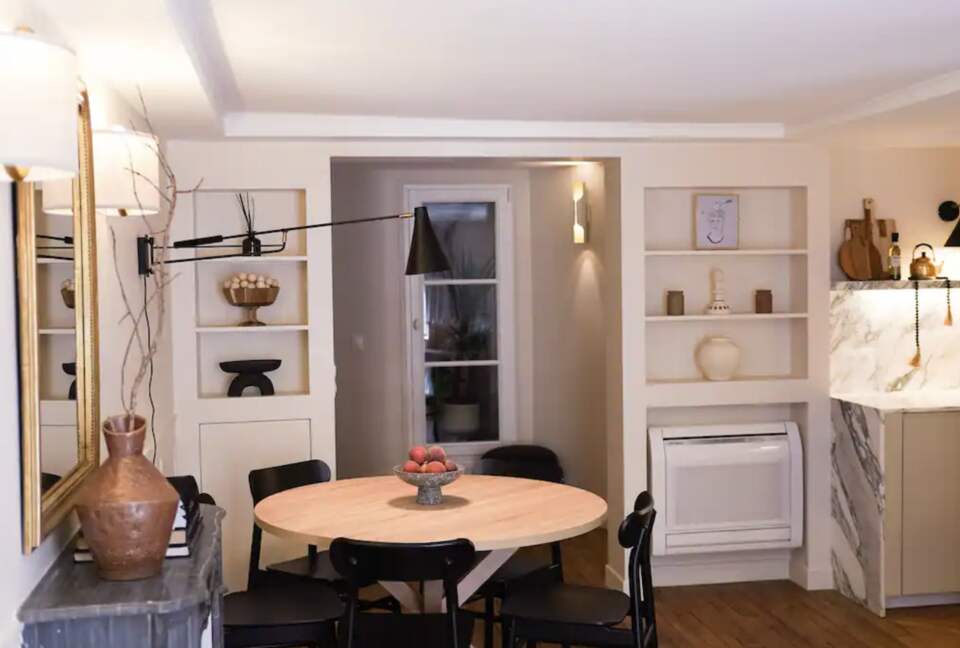 Elegant Parisian Apartment with Patio - Paris, France