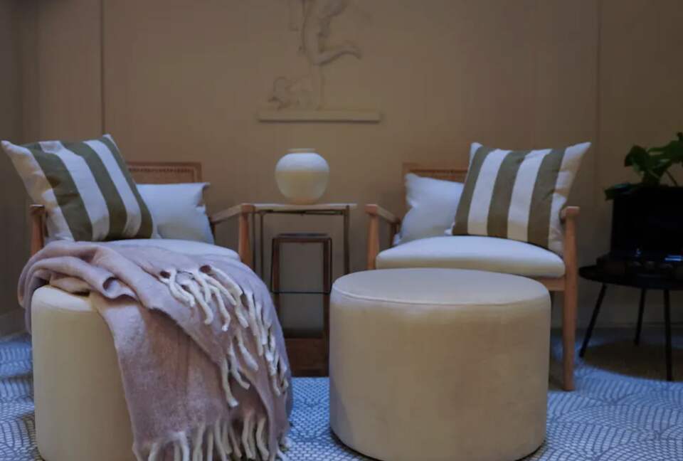 Elegant Parisian Apartment with Patio - Paris, France