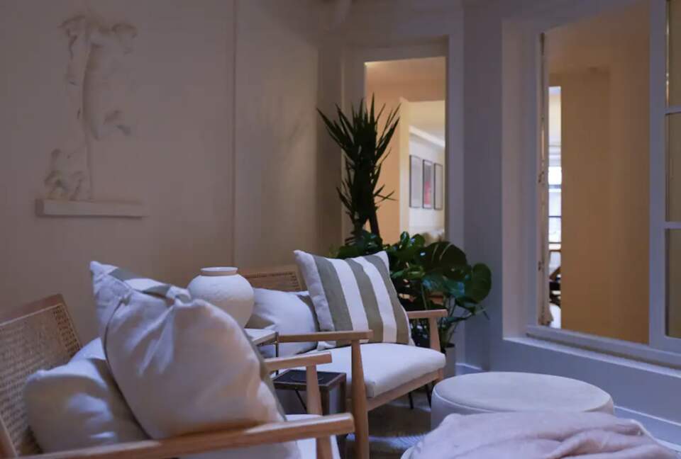 Elegant Parisian Apartment with Patio - Paris, France