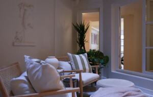 Elegant Parisian Apartment with Patio - Paris, France