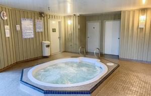 The Escape Whistler | Cozy Marketplace Residence in the Village - Whistler, Canada