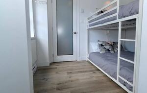 The Escape Whistler | Cozy Marketplace Residence in the Village - Whistler, Canada