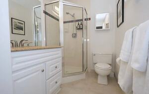 The Escape Whistler | Cozy Marketplace Residence in the Village - Whistler, Canada