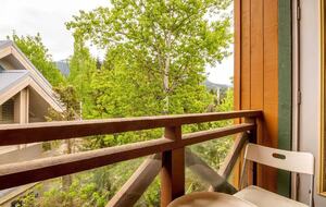 The Escape Whistler | Cozy Marketplace Residence in the Village - Whistler, Canada