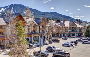 The Escape Whistler | Cozy Marketplace Residence in the Village - Whistler, Canada