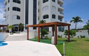 Torre Escenica Cancun Penthouse - Cancun, Mexico