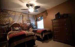 2 Miles From Disney with Private Resort Amenities - Kissimmee, Florida