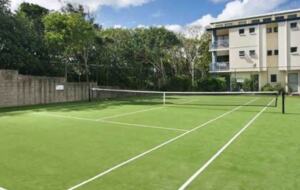 Castaways Beach House | Noosa Beachfront with Pool & Tennis - Castaways Beach, Australia