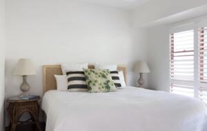 Castaways Beach House | Noosa Beachfront with Pool & Tennis - Castaways Beach, Australia