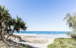 Castaways Beach House | Noosa Beachfront with Pool & Tennis - Castaways Beach, Australia