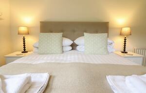 Historic Welsh Coastal Flat: Spacious 4-Bedroom Residence - Portmeirion, United Kingdom