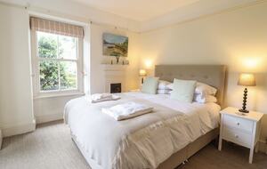 Historic Welsh Coastal Flat: Spacious 4-Bedroom Residence - Portmeirion, United Kingdom