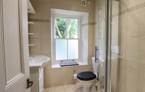 Historic Welsh Coastal Flat: Spacious 4-Bedroom Residence - Portmeirion, United Kingdom