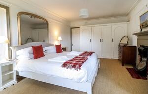 Historic Welsh Coastal Flat: Spacious 4-Bedroom Residence - Portmeirion, United Kingdom