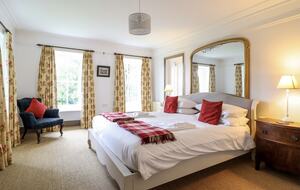 Historic Welsh Coastal Flat: Spacious 4-Bedroom Residence - Portmeirion, United Kingdom
