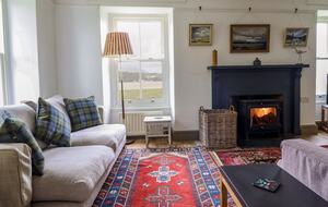 Historic Welsh Coastal Flat: Spacious 4-Bedroom Residence - Portmeirion, United Kingdom