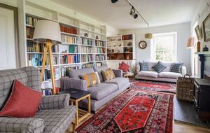 Historic Welsh Coastal Flat: Spacious 4-Bedroom Residence - Portmeirion, United Kingdom