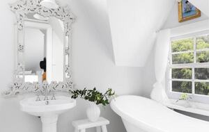 The Witta Chapel | Luxury Country Cottage Escape for 6 - Witta, Australia