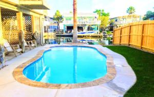 Corner Cove Hideaway - Jamaica Beach, Texas