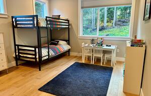 Guestroom: twin bunks