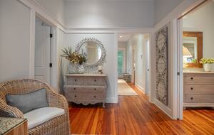 Front Hallway sitting area