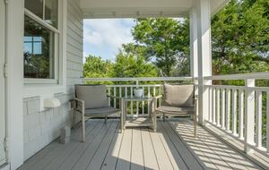 2nd level front porch