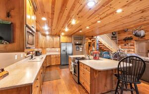 Big Bear Lodge: Spacious Escape in Tollgate Canyon near Park City - Coalville, Utah