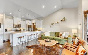 Herber City Hideaway | Beautiful views, Minutes to Park City Resorts, Hot Tub, and more! - Heber City, Utah