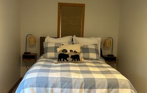 Cozy Mountain Escape with Hot Tub & Prime Access - Winhall, Vermont