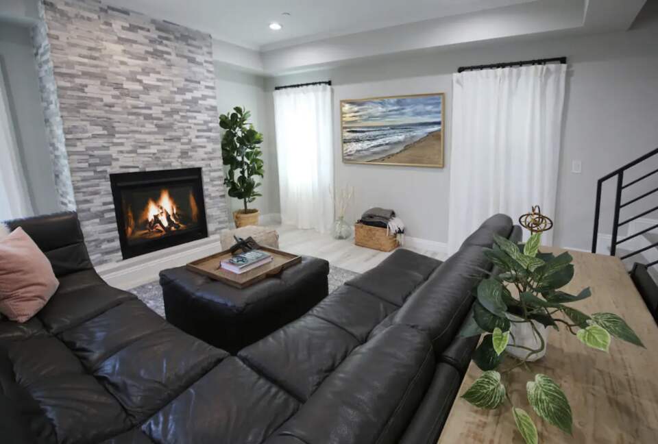 High End Beach House | Steps to Beach - Oxnard, California