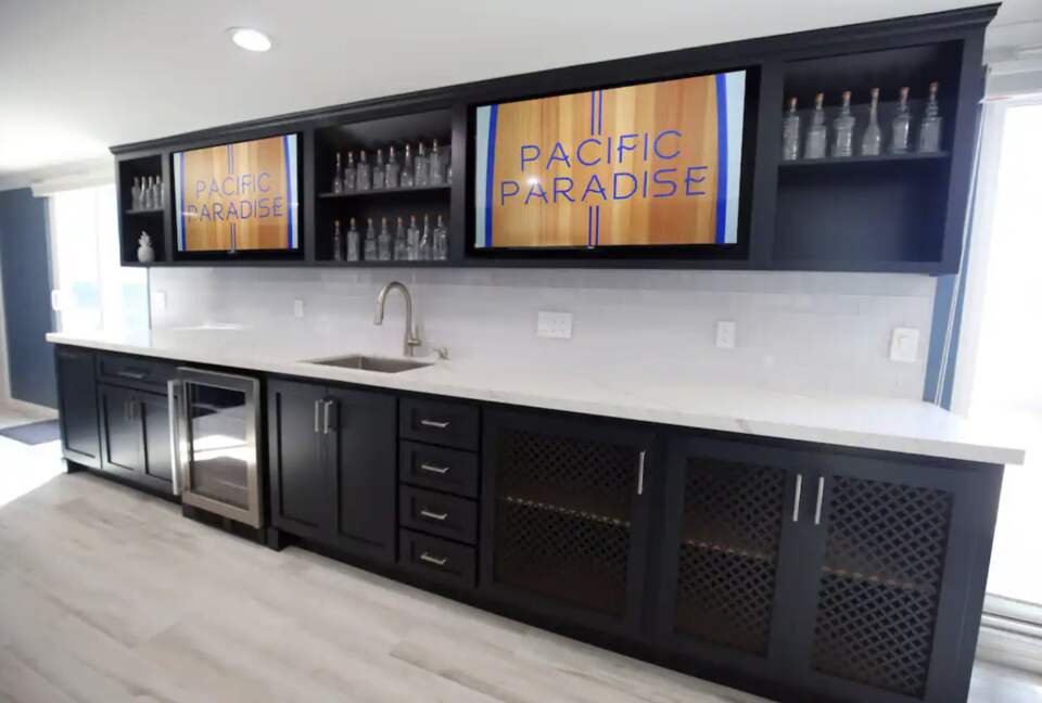 High End Beach House | Steps to Beach - Oxnard, California