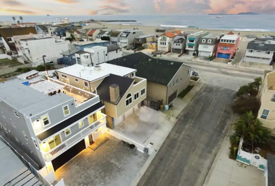 High End Beach House | Steps to Beach - Oxnard, California