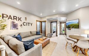 Herber City Hideaway | Beautiful views, Minutes to Park City Resorts, Hot Tub, and more! - Heber City, Utah