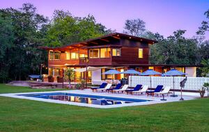 Pure Luxury: Casa Gaga Estates- Vineyard Retreat - Geyserville, California