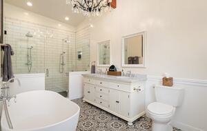 Pure Luxury: Casa Gaga Estates- Vineyard Retreat - Geyserville, California