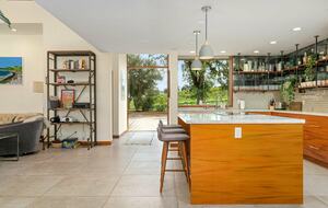 Pure Luxury: Casa Gaga Estates- Vineyard Retreat - Geyserville, California