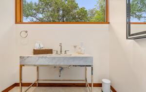 Pure Luxury: Casa Gaga Estates- Vineyard Retreat - Geyserville, California