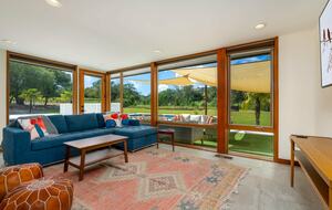 Pure Luxury: Casa Gaga Estates- Vineyard Retreat - Geyserville, California