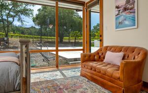 Pure Luxury: Casa Gaga Estates- Vineyard Retreat - Geyserville, California