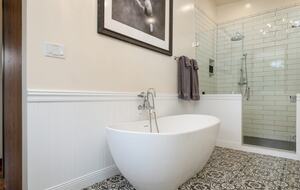 Pure Luxury: Casa Gaga Estates- Vineyard Retreat - Geyserville, California