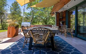 Pure Luxury: Casa Gaga Estates- Vineyard Retreat - Geyserville, California