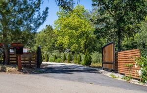 Pure Luxury: Casa Gaga Estates- Vineyard Retreat - Geyserville, California