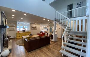 70's Glamour Lakefront Retreat - Hewitt, New Jersey