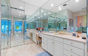 Exclusive Jupiter Sanctuary with Pool - Jupiter, Florida