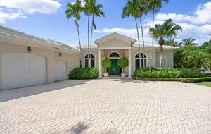 Exclusive Jupiter Sanctuary with Pool - Jupiter, Florida