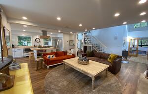 70's Glamour Lakefront Retreat - Hewitt, New Jersey